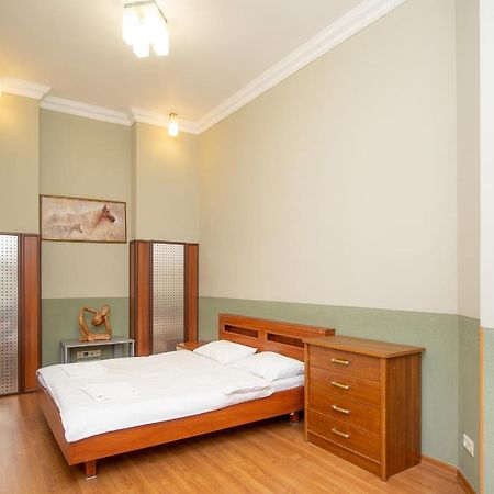 Простора 3 Кімнатна Біля Майдану Незалежності Apartment Киев Екстериор снимка