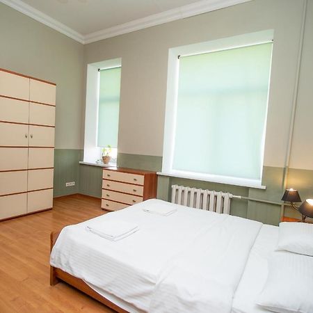 Простора 3 Кімнатна Біля Майдану Незалежності Apartment Киев Екстериор снимка
