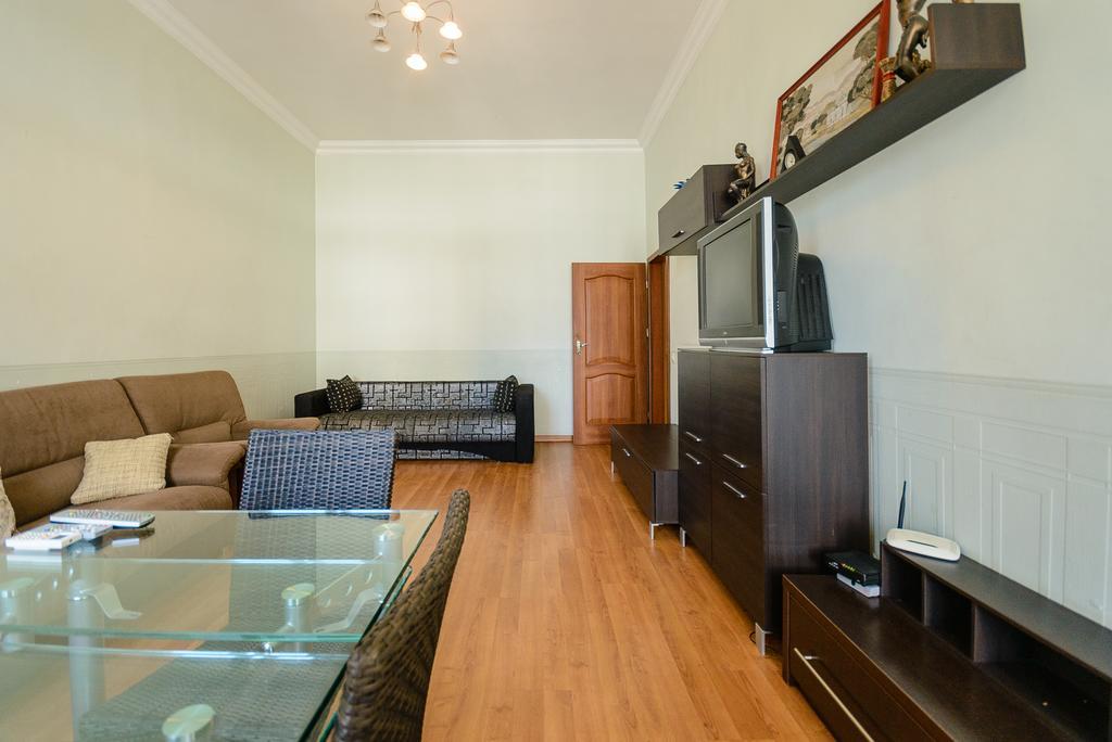 Простора 3 Кімнатна Біля Майдану Незалежності Apartment Киев Екстериор снимка