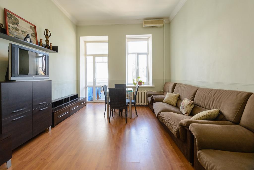 Простора 3 Кімнатна Біля Майдану Незалежності Apartment Киев Екстериор снимка